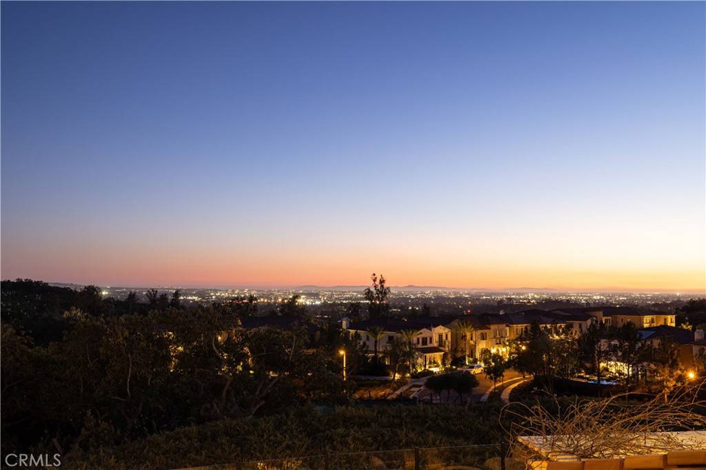 Irvine, CA 92602,212 Clear Falls