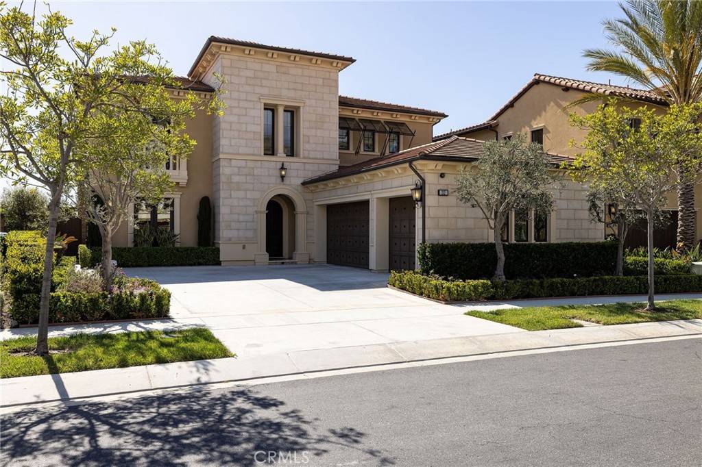 Irvine, CA 92602,212 Clear Falls