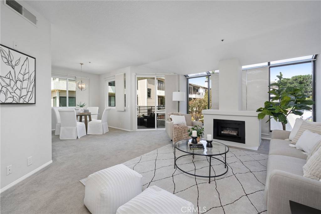 Newport Beach, CA 92663,230 Lille LN #214
