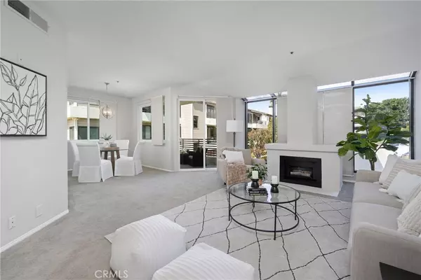 Newport Beach, CA 92663,230 Lille LN #214