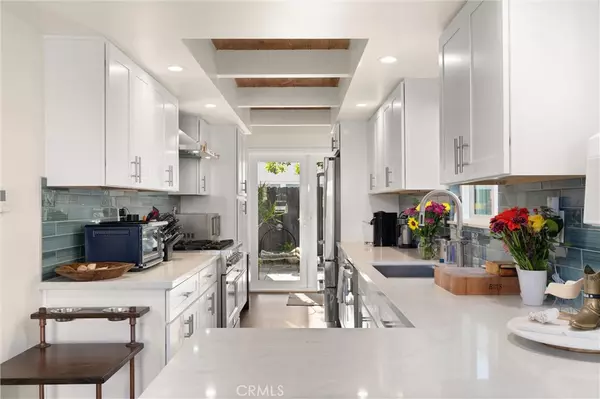 Newport Beach, CA 92663,327 62nd ST