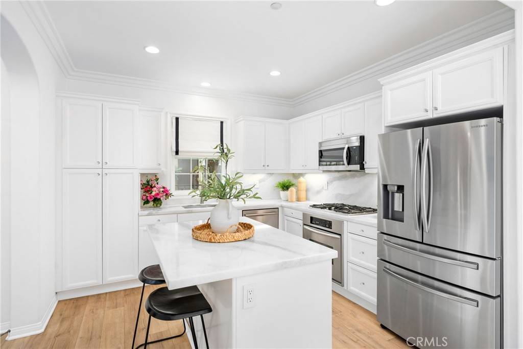 Irvine, CA 92603,21 Gardenpath