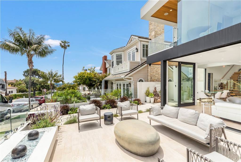 Corona Del Mar, CA 92625,221 Heliotrope AVE