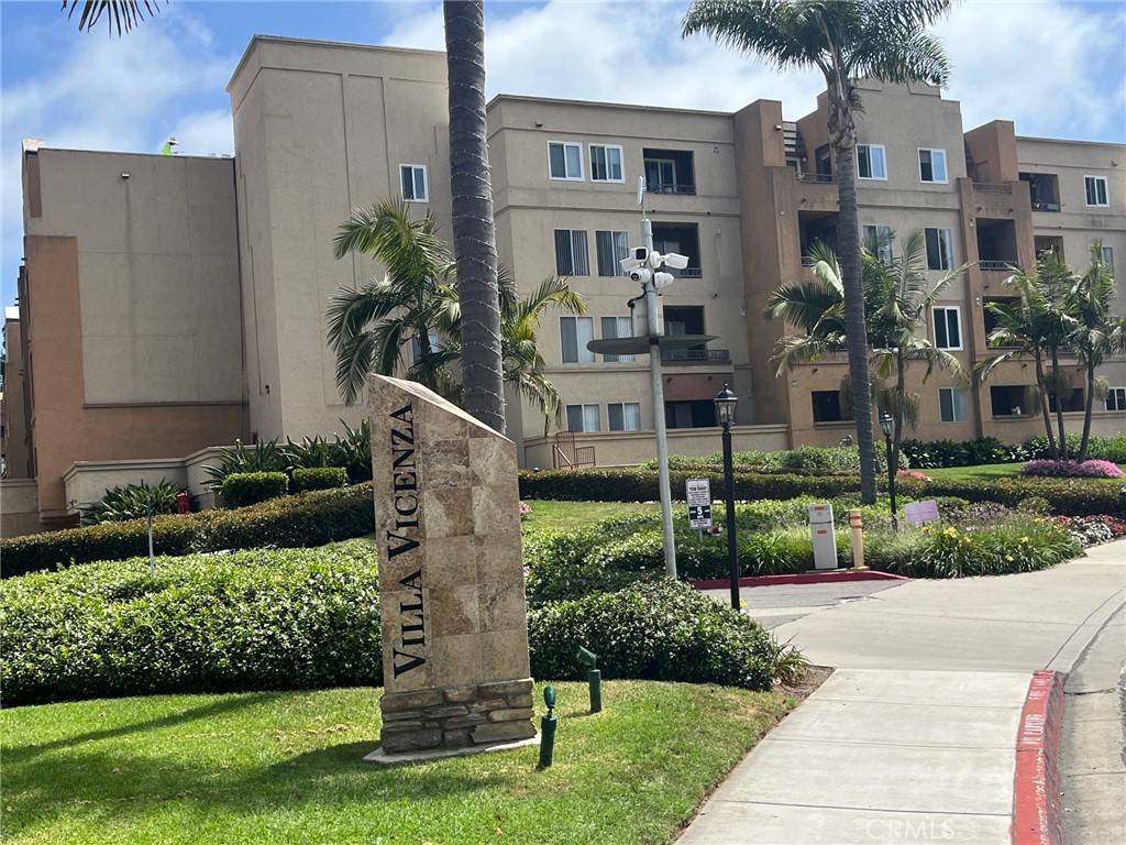 San Diego, CA 92122,8889 Caminito Plaza Centro #7304