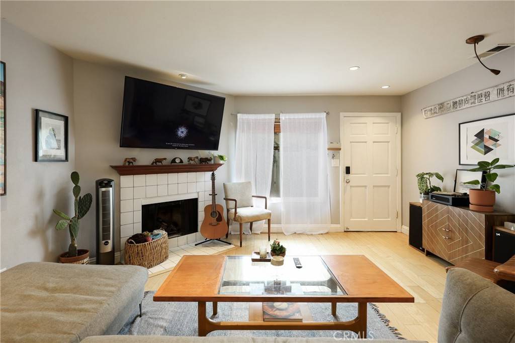 Costa Mesa, CA 92627,290 Victoria ST #19