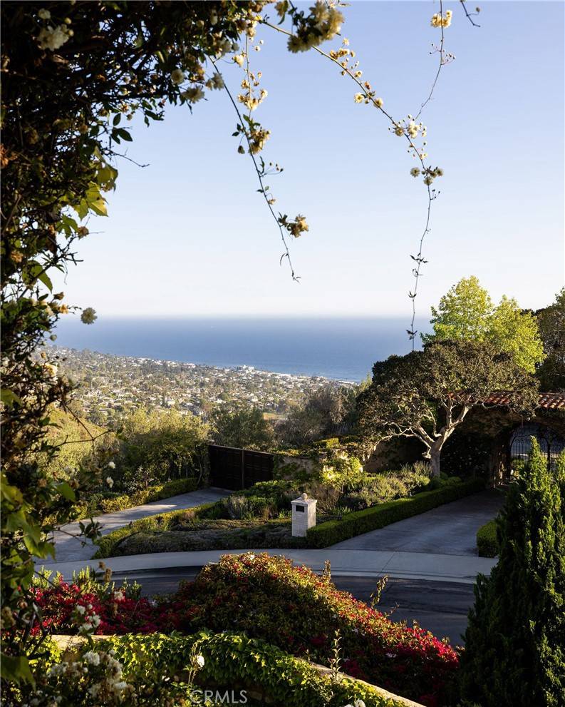 Laguna Beach, CA 92651,1302 Skyline DR