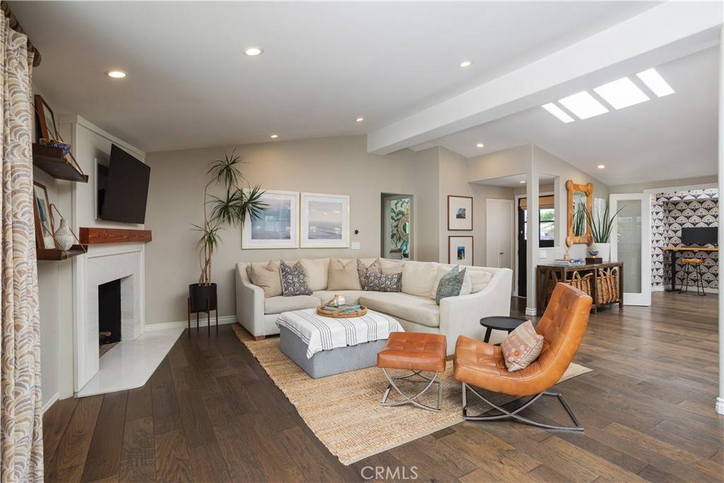 Costa Mesa, CA 92626,292 Bowling Green DR