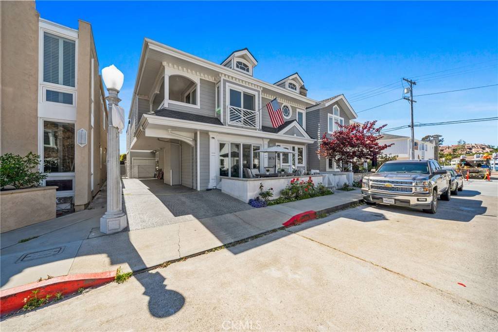327 Amethyst AVE, Newport Beach, CA 92662