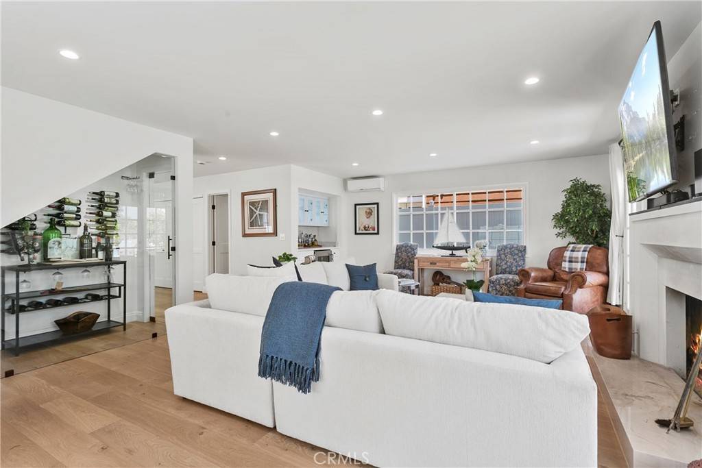 Corona Del Mar, CA 92625,711 Heliotrope AVE