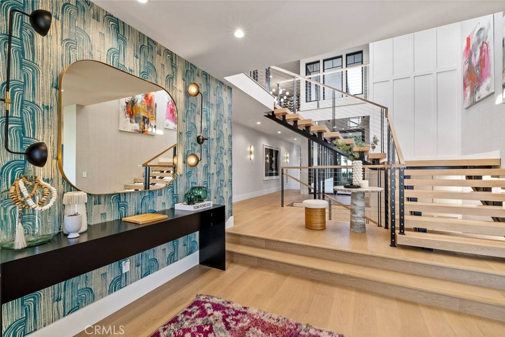 Newport Beach, CA 92663,1010 Kings RD