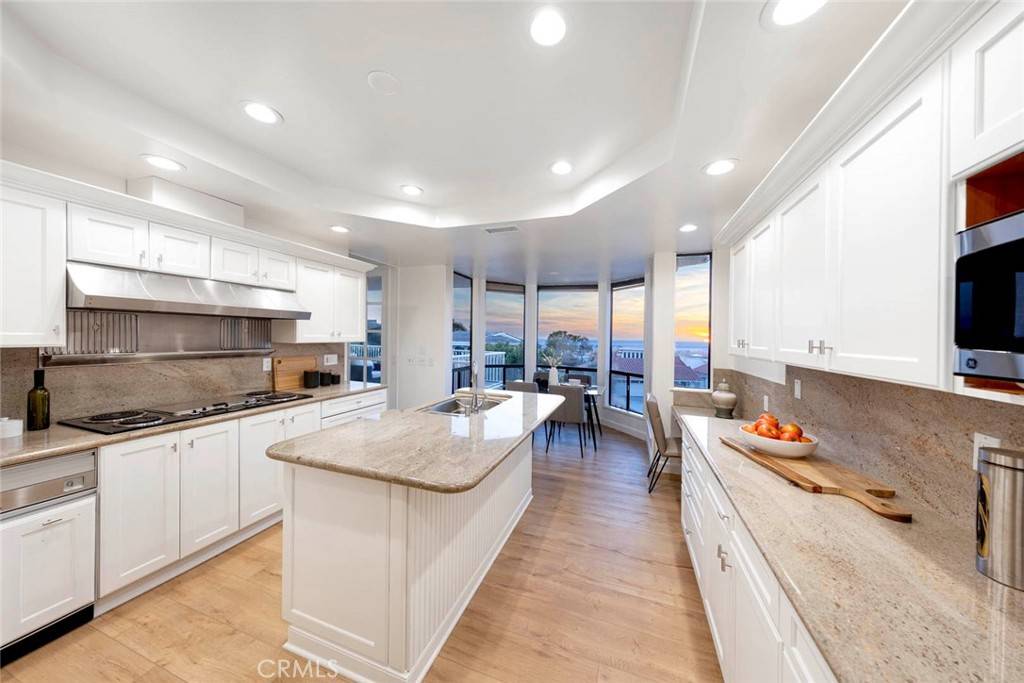 Newport Beach, CA 92660,11 Montpellier #22