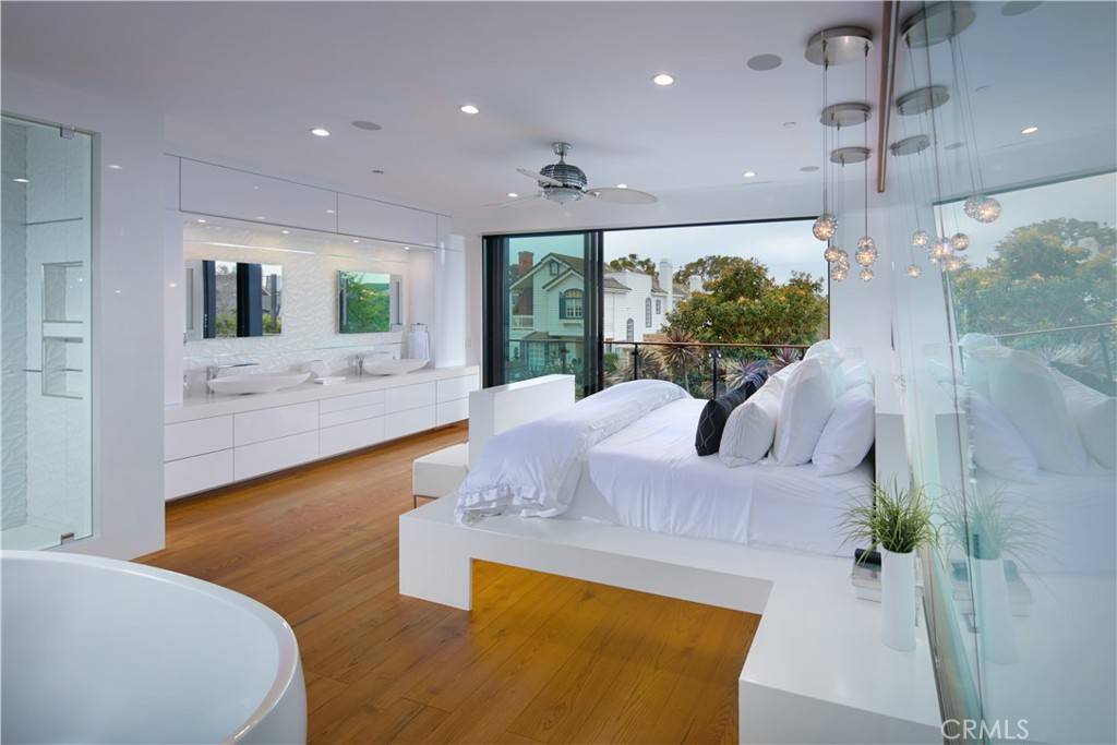 Corona Del Mar, CA 92625,604 Acacia AVE