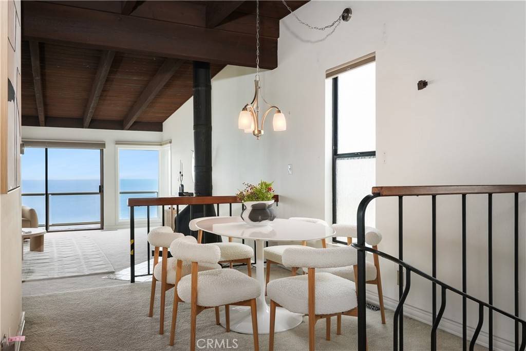 Laguna Beach, CA 92651,883 Katella ST