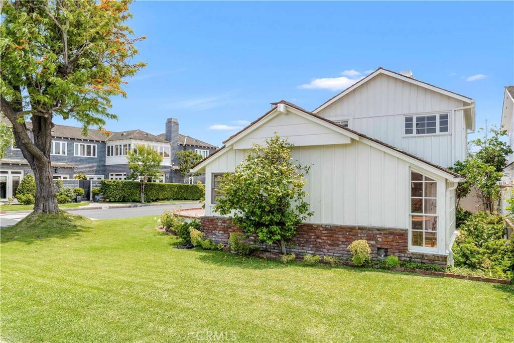 Newport Beach, CA 92663,2562 Vista DR