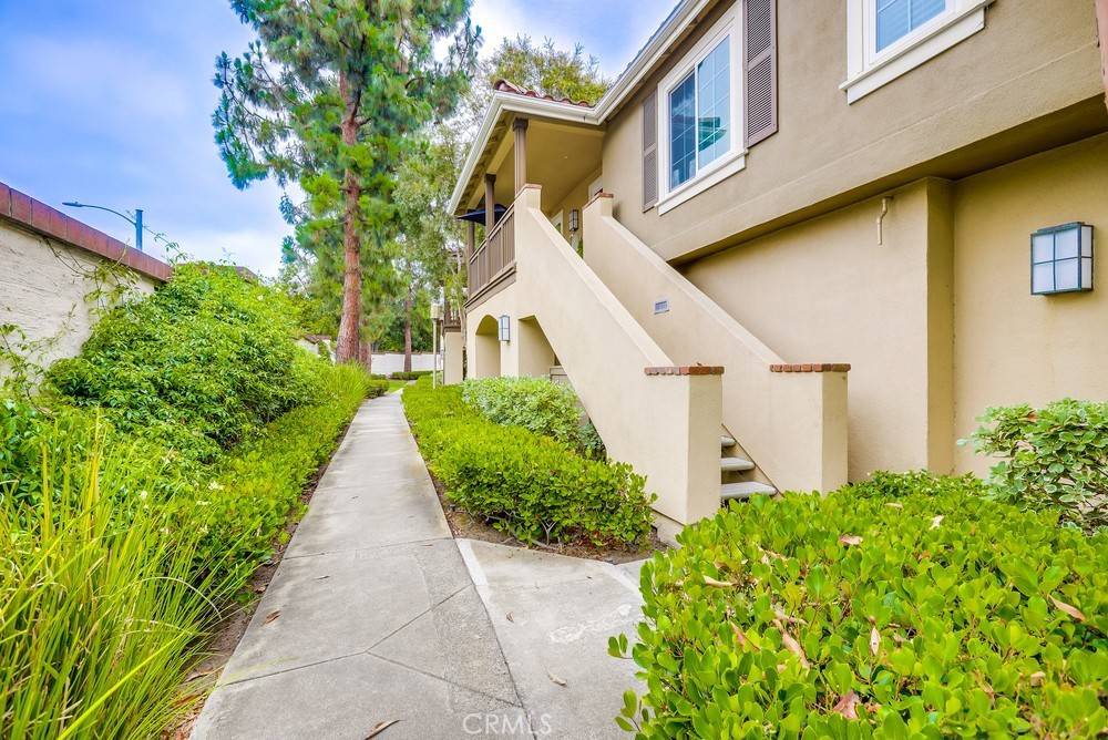 Tustin, CA 92782,253 Gallery WAY