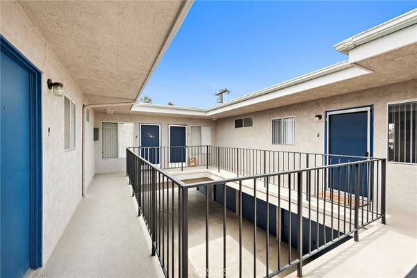 Huntington Beach, CA 92648,221 10th ST