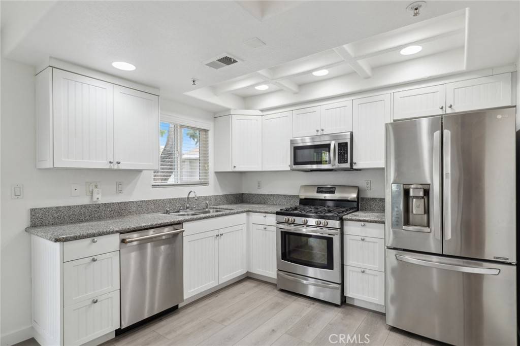 Costa Mesa, CA 92627,2233 Fairview RD #H