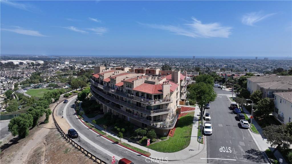 2700 E Panorama DR #208, Signal Hill, CA 90755