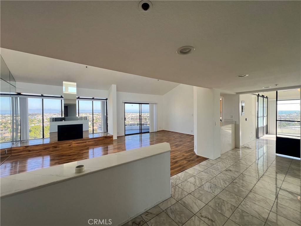 Newport Beach, CA 92663,270 Cagney LN #311