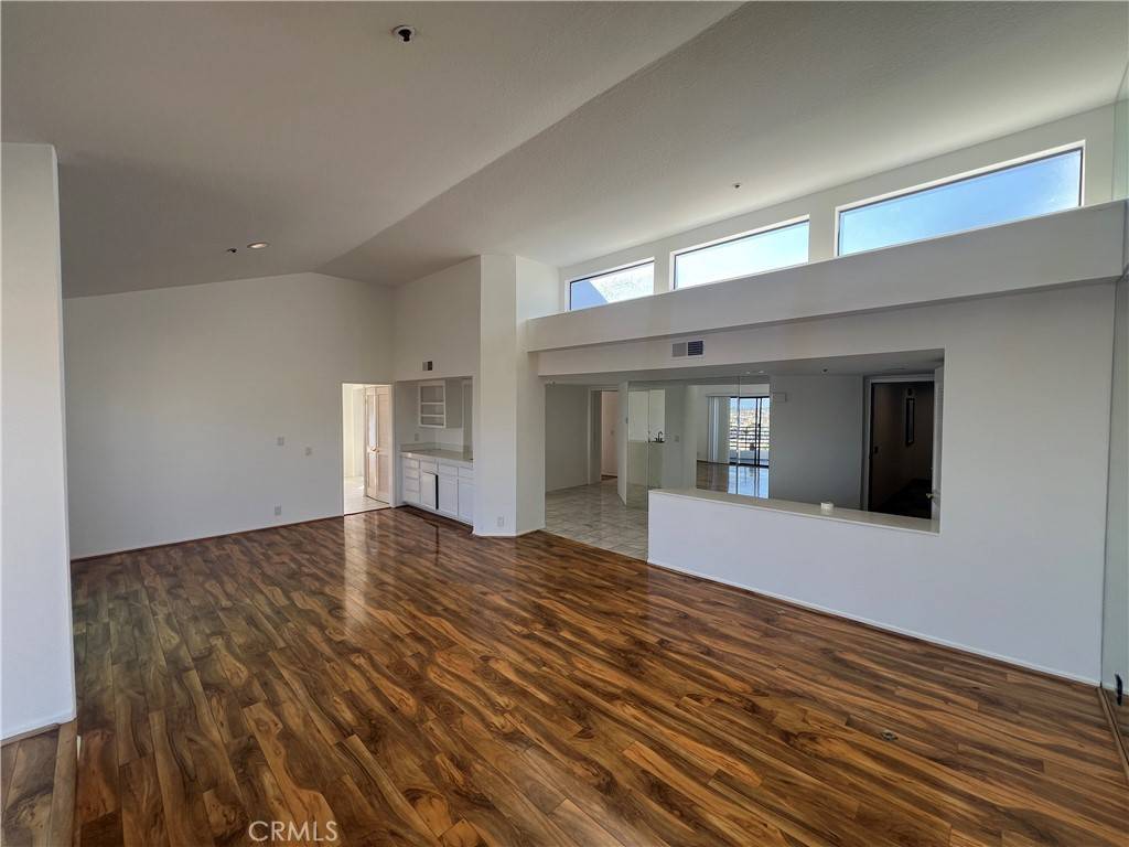 Newport Beach, CA 92663,270 Cagney LN #311