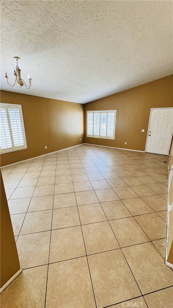 Adelanto, CA 92301,11226 Villa ST
