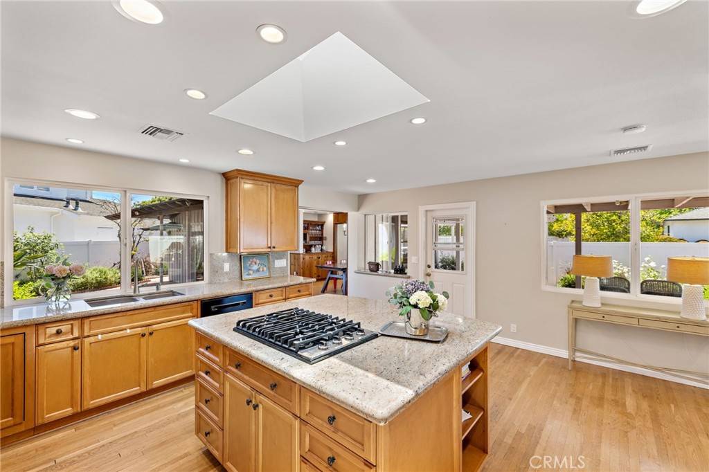 Costa Mesa, CA 92627,1951 Aliso AVE