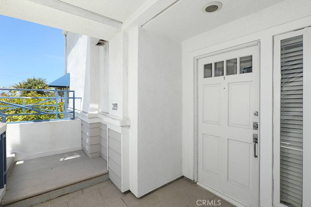 Newport Beach, CA 92663,2600 Newport BLVD #219