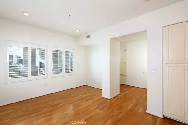 Newport Beach, CA 92663,2600 Newport BLVD #219