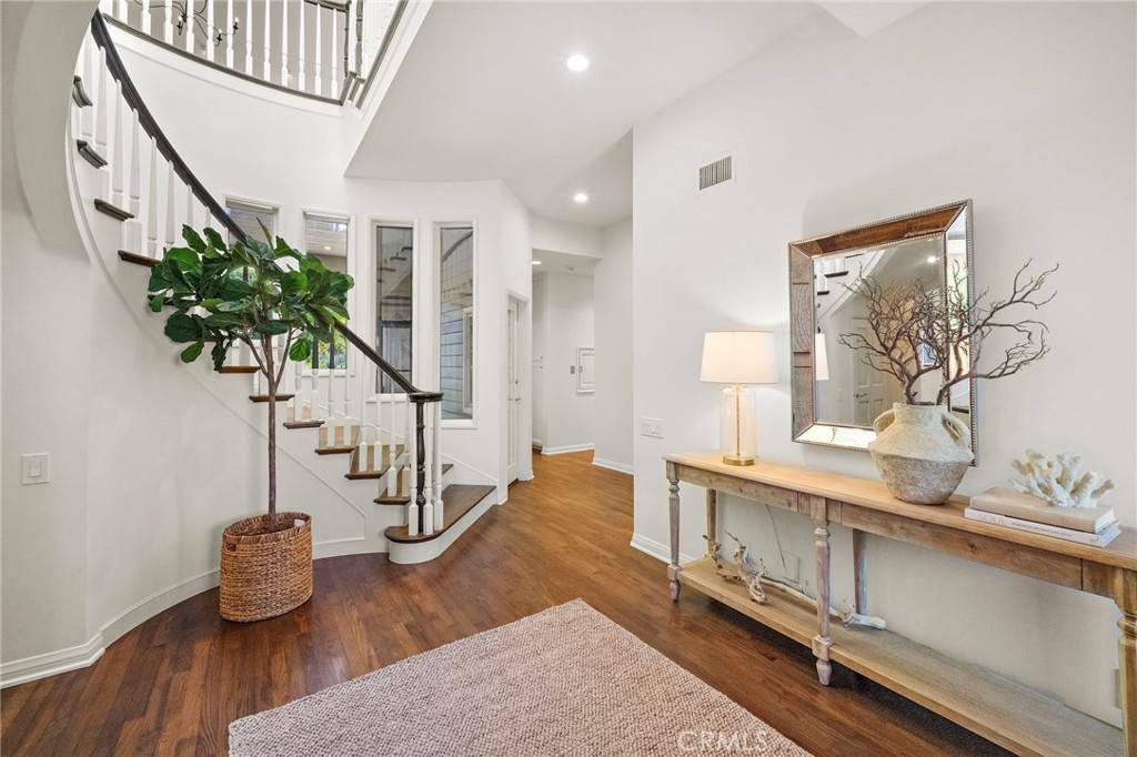 Newport Beach, CA 92663,520 Kings RD