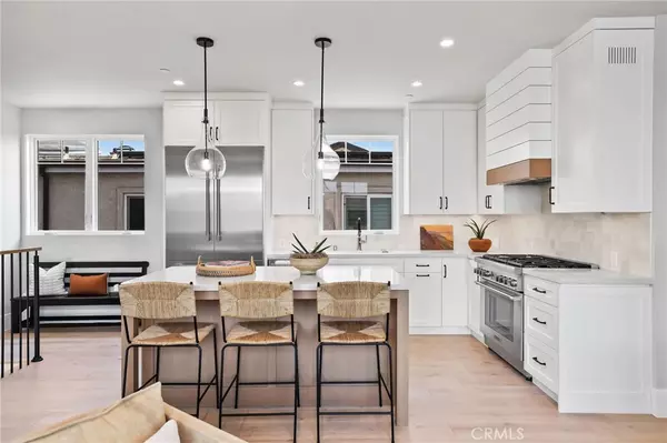 Newport Beach, CA 92661,825 W Bay AVE #B