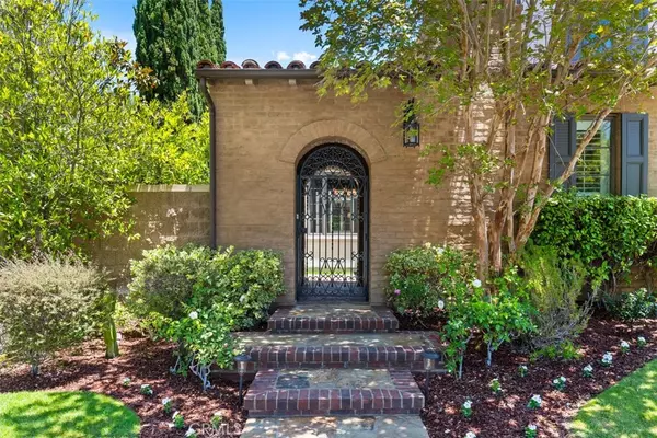 Irvine, CA 92603,34 Tall Hedge