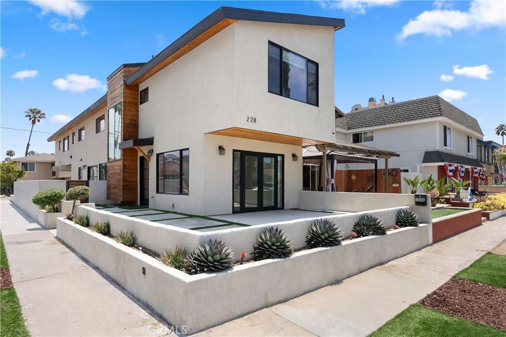228 20th ST, Huntington Beach, CA 92648