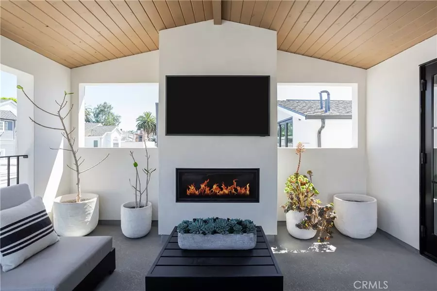 714 1/2 Iris AVE, Corona Del Mar, CA 92625