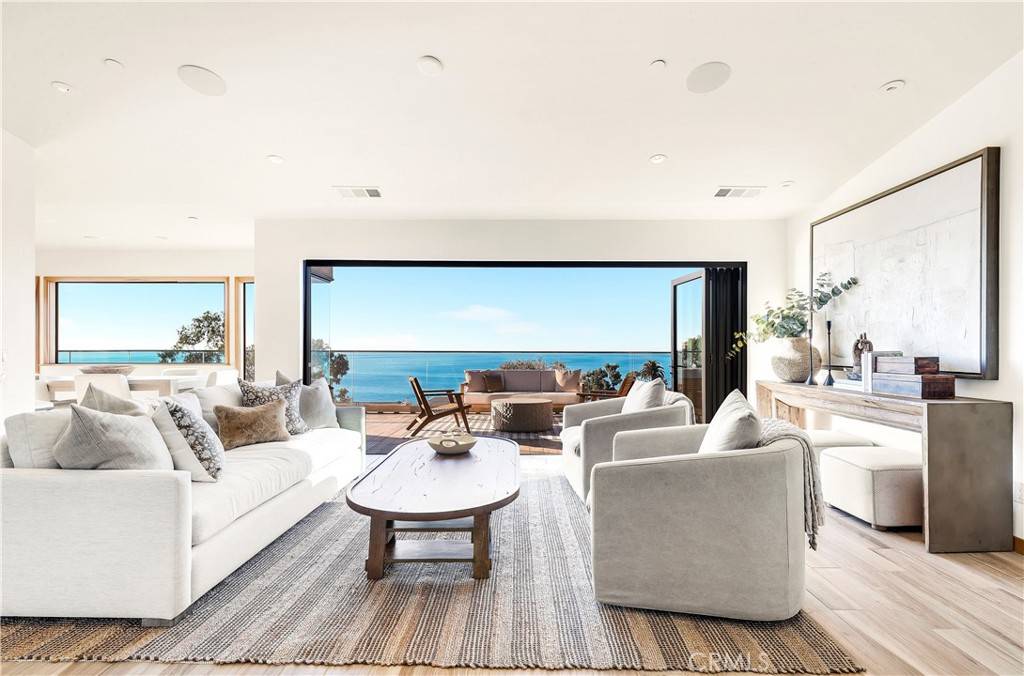 Laguna Beach, CA 92651,206 Grandview ST