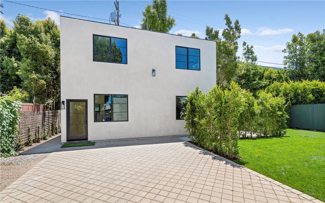 936 Orlando AVE N, West Hollywood, CA 90069