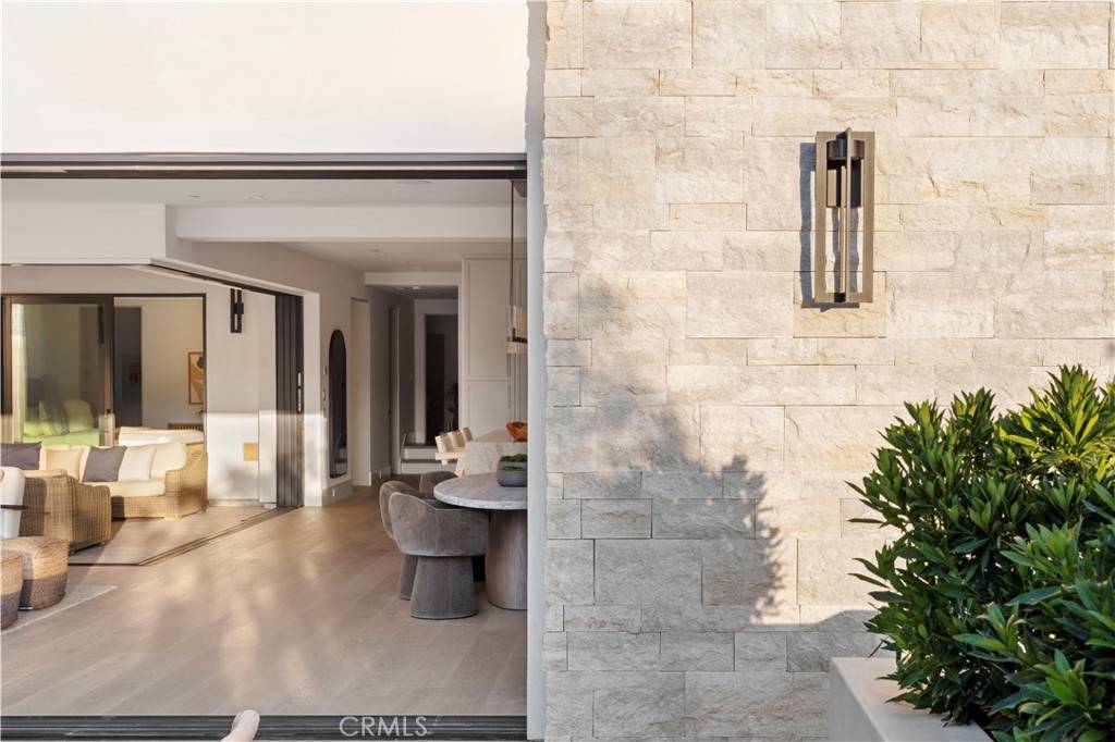 Corona Del Mar, CA 92625,516 Larkspur AVE