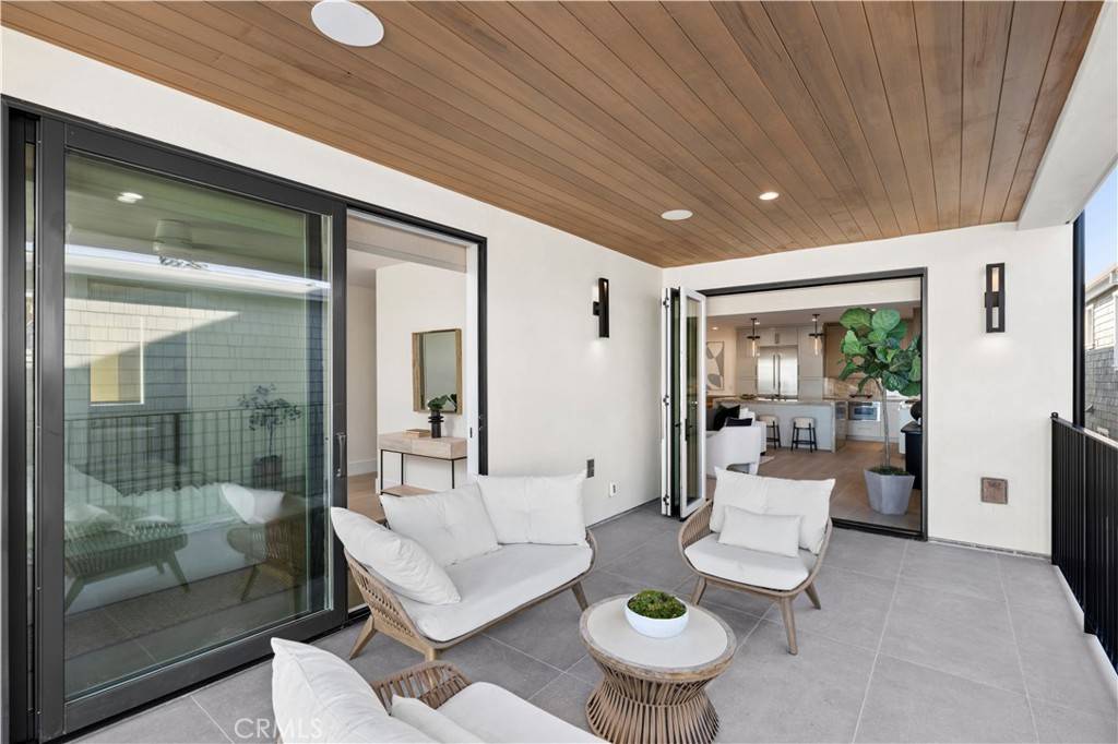 Corona Del Mar, CA 92625,516 1/2 Larkspur AVE