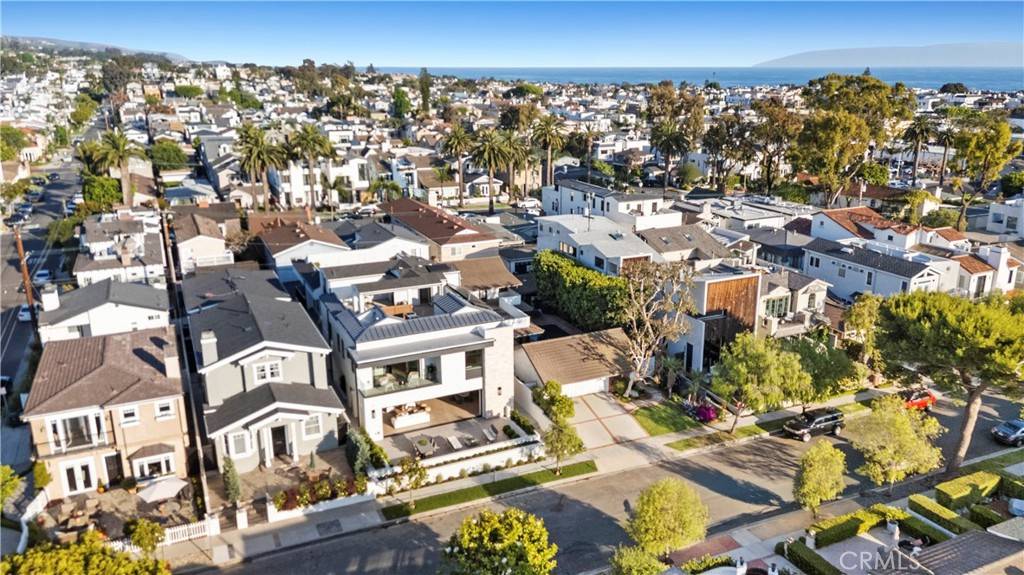 516 1/2 Larkspur (Rear Home) AVE, Corona Del Mar, CA 92625