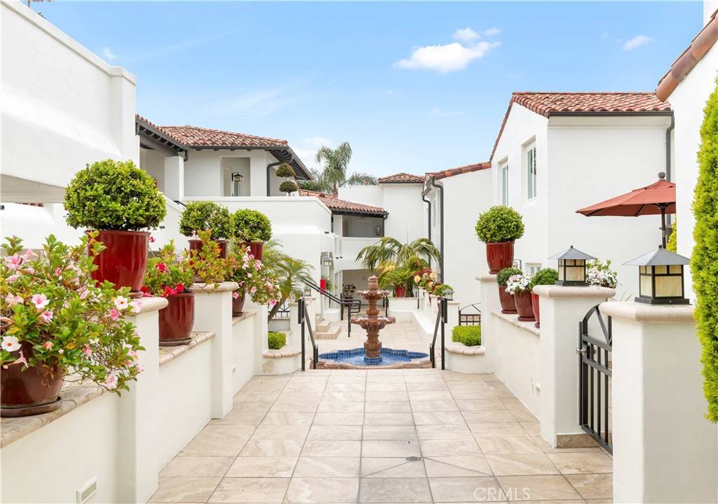 Corona Del Mar, CA 92625,401 Seaward RD #9