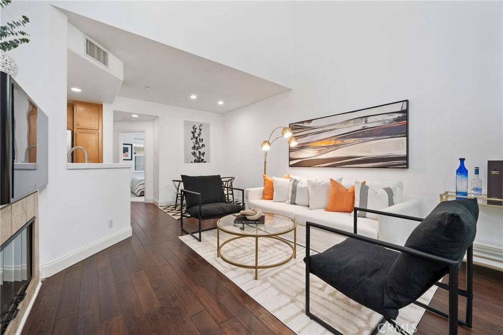 Irvine, CA 92603,322 Dewdrop