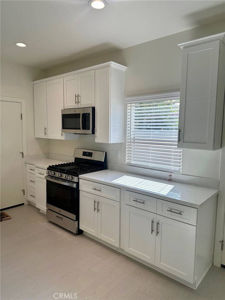 La Verne, CA 91750,1963 E 5th ST