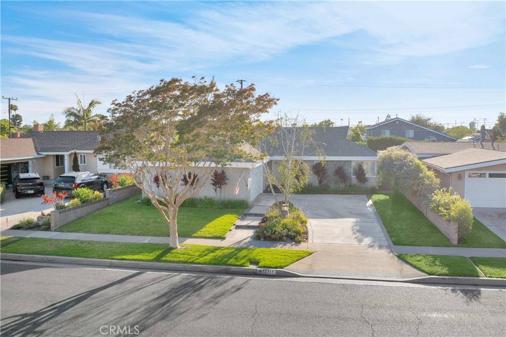 12111 Reagan ST, Los Alamitos, CA 90720