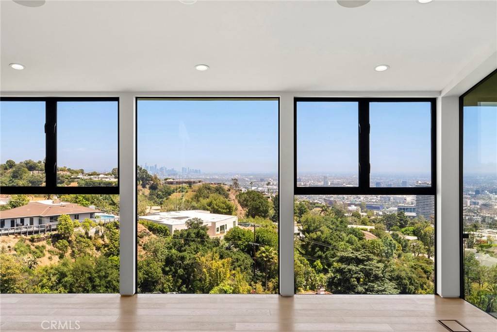 Beverly Hills, CA 90210,9336 Lloydcrest DR