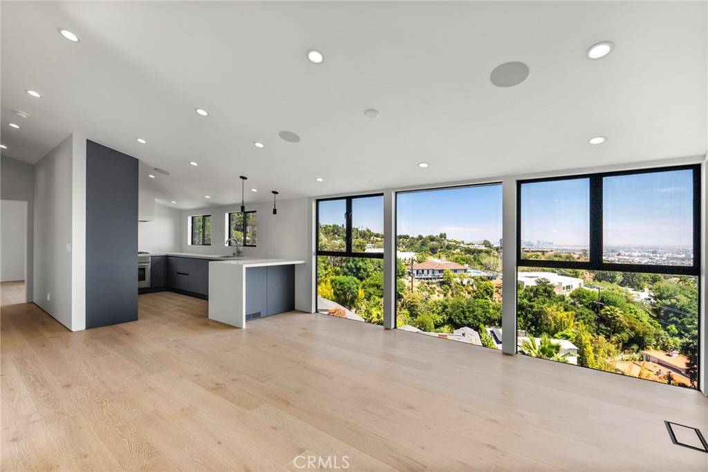 Beverly Hills, CA 90210,9336 Lloydcrest DR