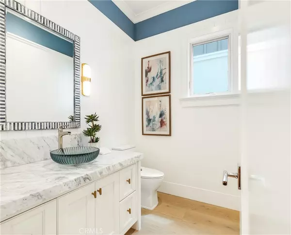 Costa Mesa, CA 92627,387 La Perle PL