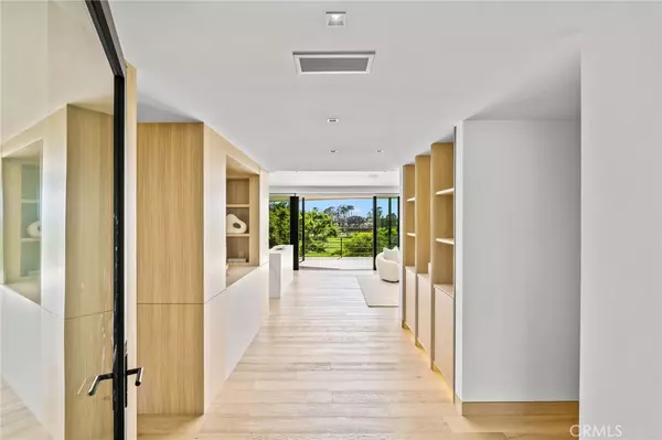 Newport Beach, CA 92660,1075 Granville DR