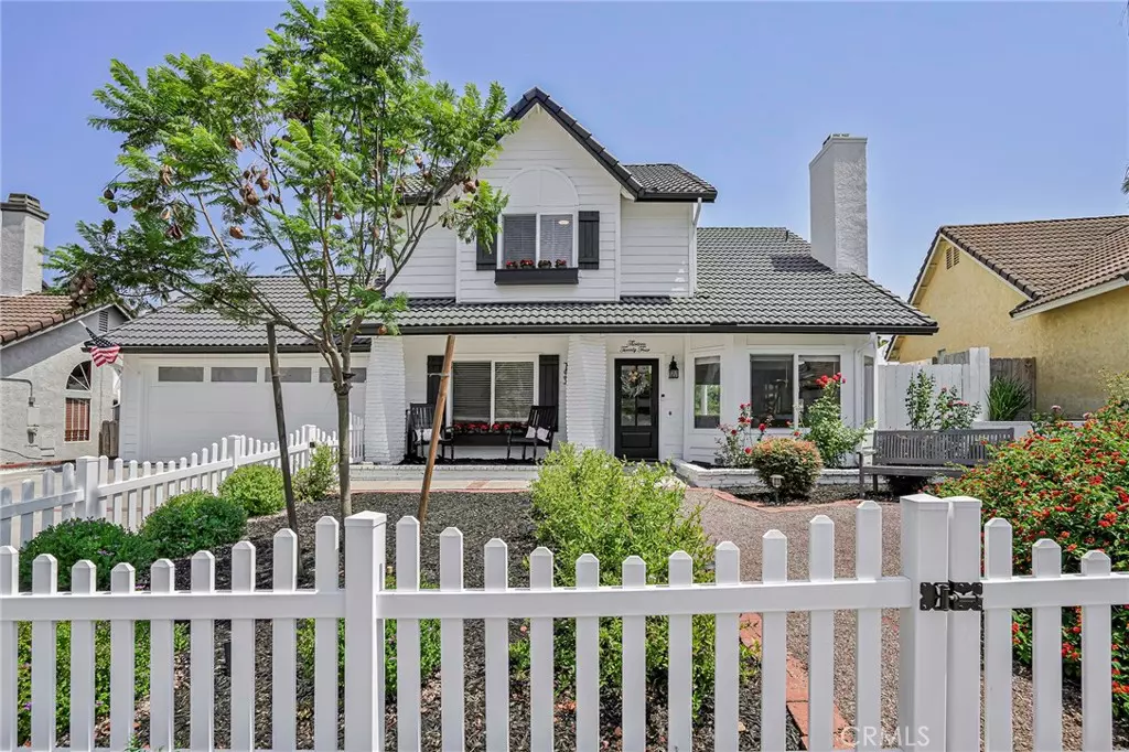 Oceanside, CA 92056,1324 Darwin DR
