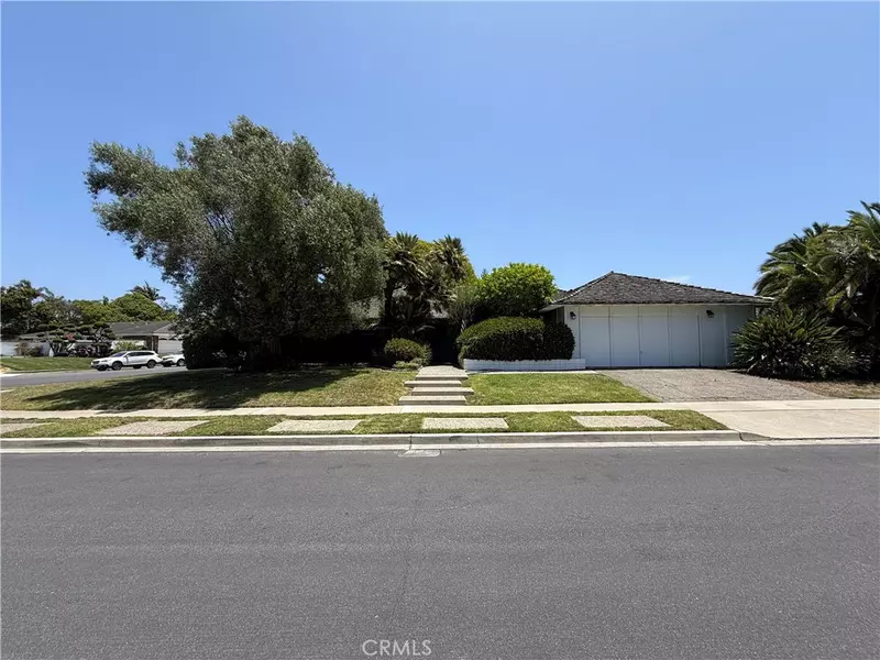1900 Altura Drive, Corona Del Mar, CA 92625