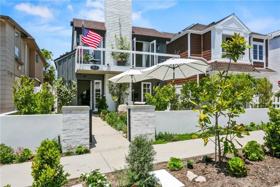 711 Heliotrope AVE, Corona Del Mar, CA 92625
