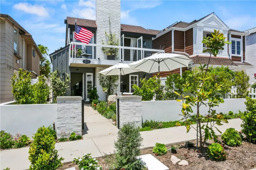 Corona Del Mar, CA 92625,711 Heliotrope AVE